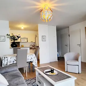 Appartement Moderne Finement Decore Avec Balcon A Centre, Vannes